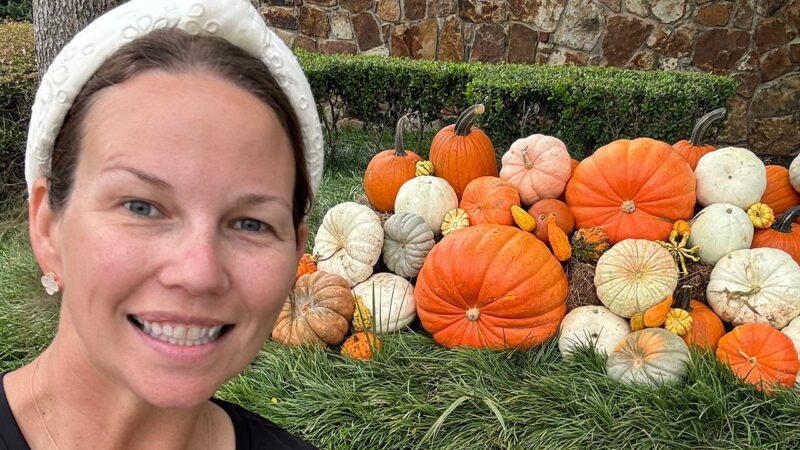 Halloween-focused Texas mom uses pumpkins and gourds to decorate front porches