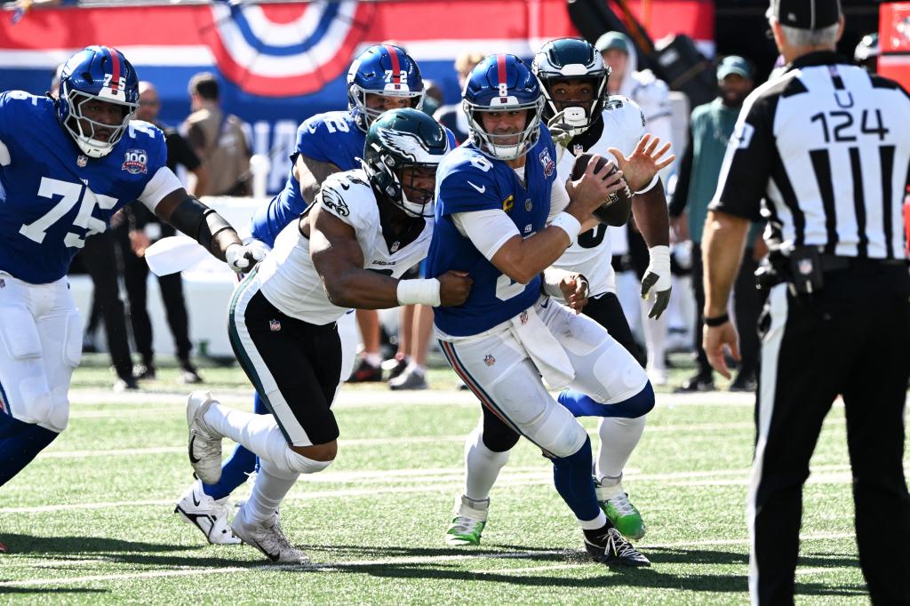 Daniel Jones benched with Eagles embarrassing Giants