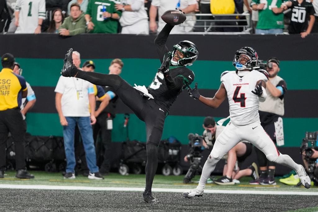 Jets’ Garrett Wilson makes catch of the year with one-handed snag