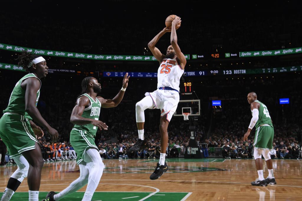 Mikal Bridges struggles on both ends of floor in rough Knicks debut