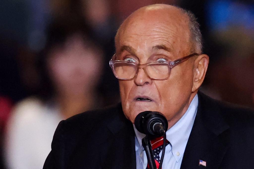 Rudy Giuliani giving over apartment, Letters