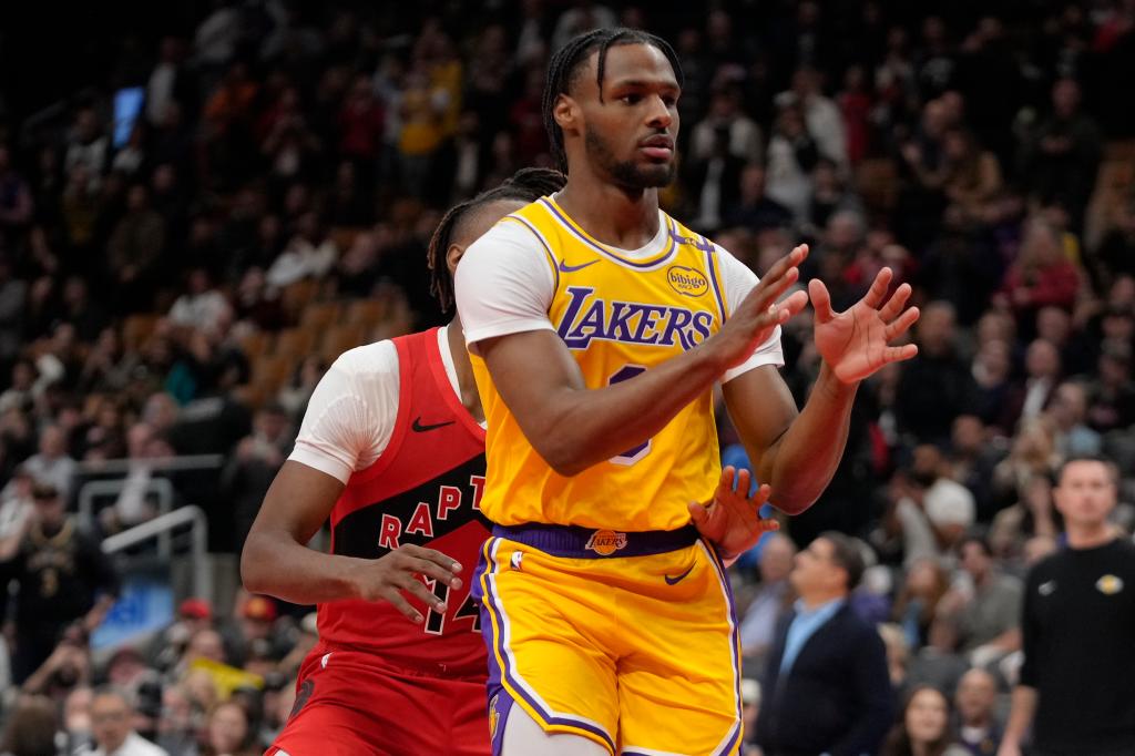 Bronny James gets cher for Lakers cameo after Toronto crowd chants his name