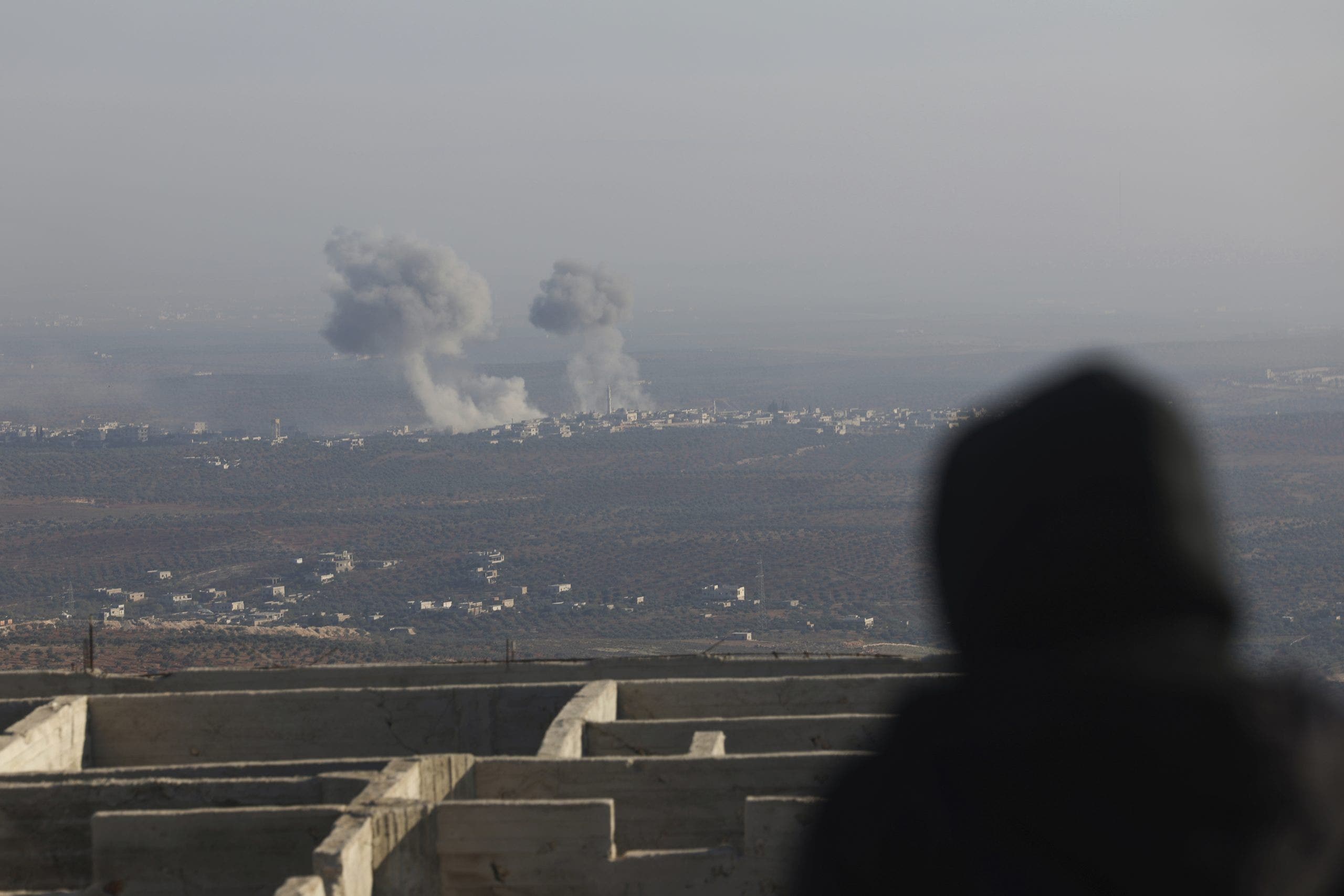 Russia and Syria bomb Syrian Islamist rebels after surprise incursion