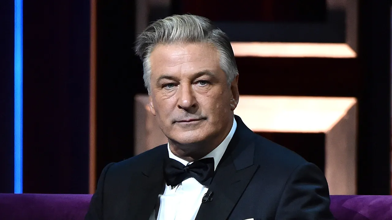 Alec Baldwin roasted online for ‘tone deaf’ Veterans Day message featuring Kevin Bacon