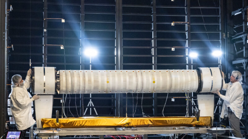 From Houston to the Moon: Johnson’s Thermal Vacuum Chamber Tests Lunar Solar Technology 