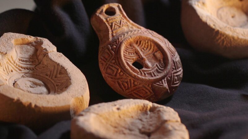 Ancient oil lamp, dating back to fourth century, found in Jerusalem