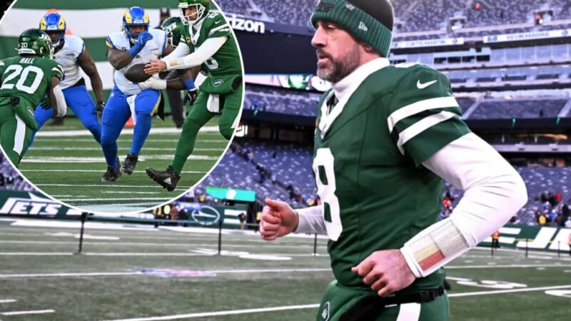 Aaron Rodgers bristles at idea Jets should have run more in cold