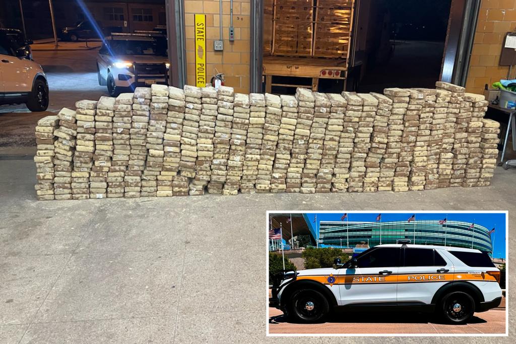 Illinois cops bust 2 Canadians who crossed border with 1,100 pounds of cocaine worth $40 million