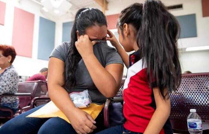 Imigrantes se preparam para as batidas do ICE em escolas, igrejas e hospitais – BRAZILIAN PRESS // O maior jornal brasileiro fora do Brasil