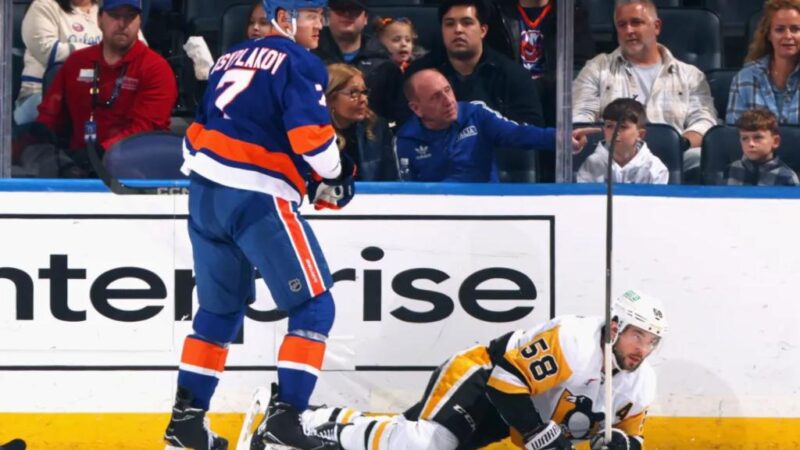 Islanders’ Patrick Roy demotes Maxim Tsyplakov to fourth line