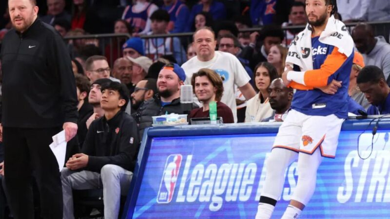 Jalen Brunson not on floor during key stretch in Knicks’ win over Spurs