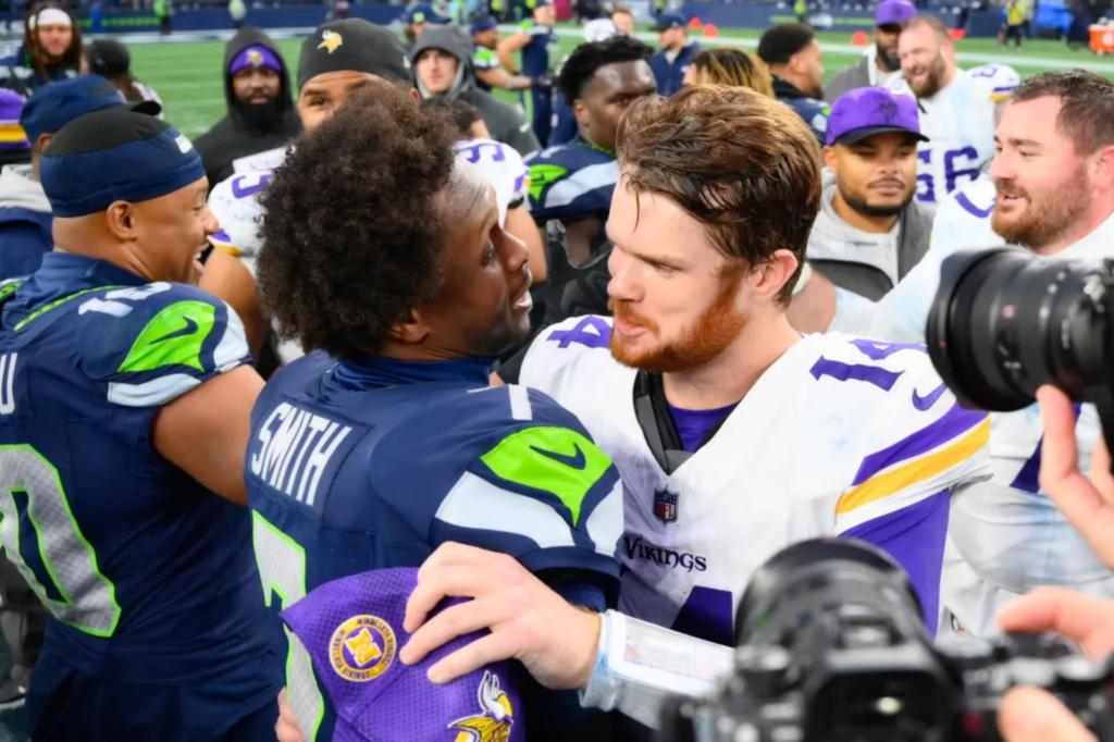 Jets castoffs Geno Smith and Sam Darnold share wholesome moment