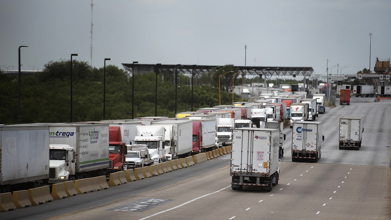 Man caught attempting to smuggle over 100 illegal immigrants into the U.S. in a trailer