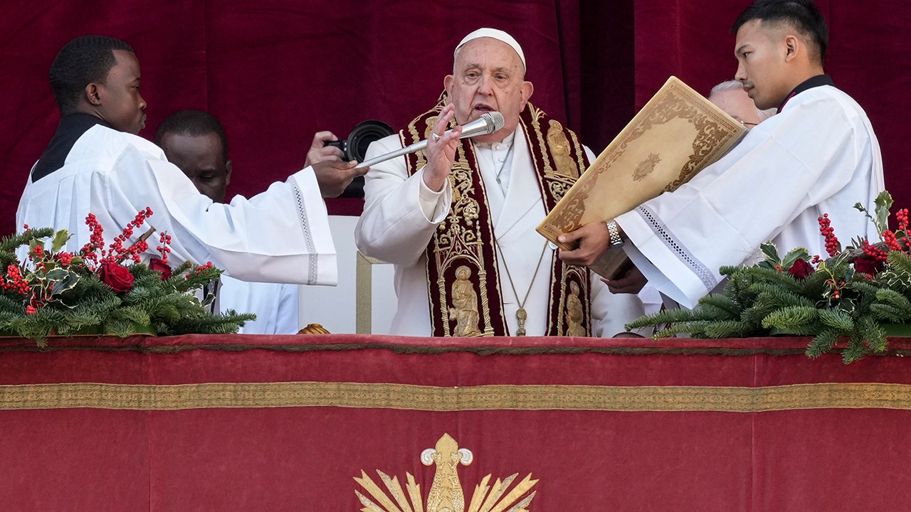 Pope Francis addresses Ukraine, Middle East in Christmas Urbi et Orbi message