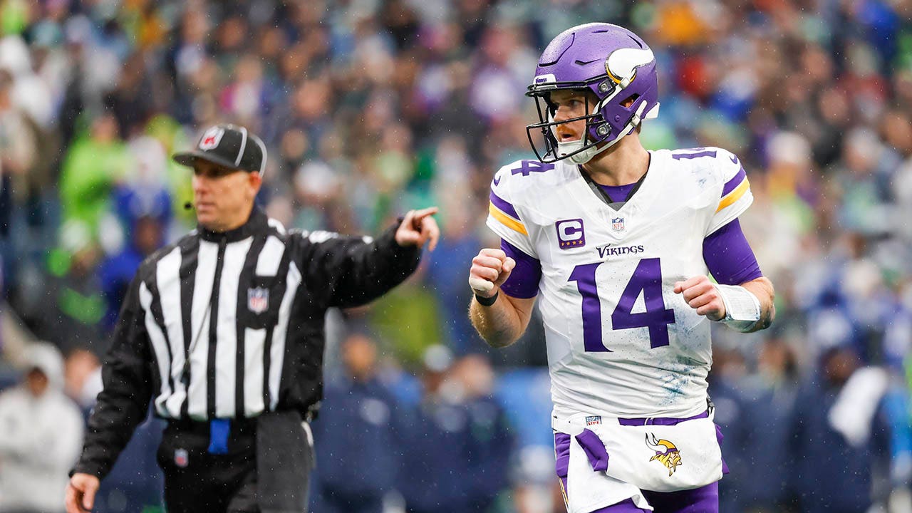 Sam Darnold’s remarkable TD pass to Justin Jefferson helps Vikings edge Seahawks