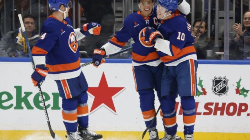 Simon Holmstrom ‘ripping it’ in second stint on Islanders’ top line