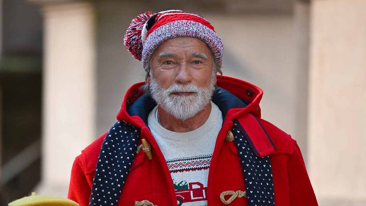 Arnold Schwarzenegger transforms into Santa for 1st movie in 5 years