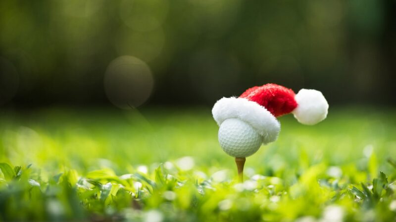 10 gifts for the golfer in your family this Christmas