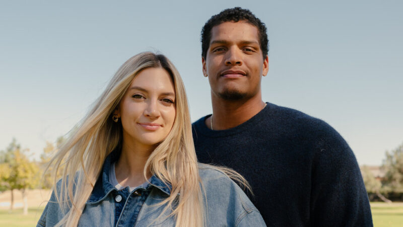 He’s the N.F.L. Player. She Gets the Autograph Requests.