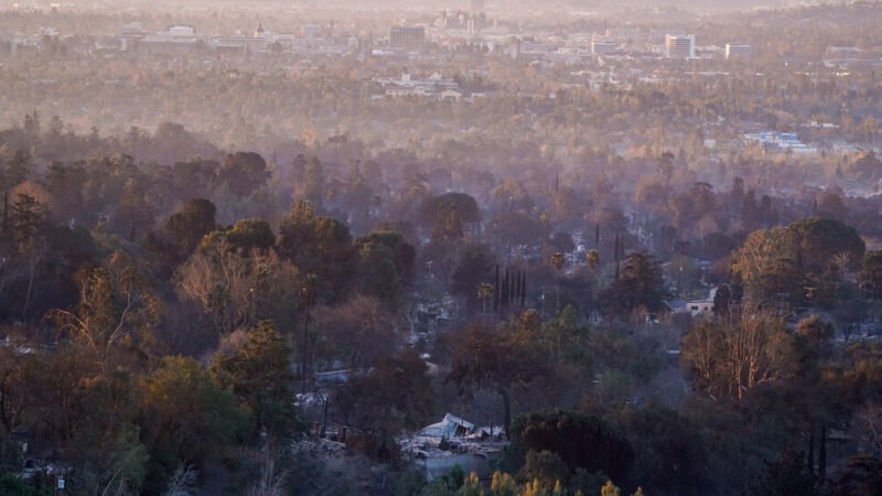 Even Homes That Evade the Fire Face Toxic Ash Risk, Studies Show