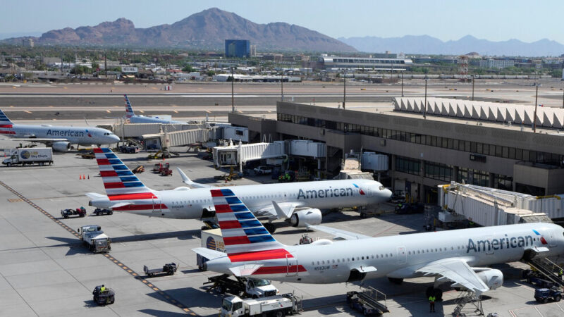 American Airlines Accused of Discrimination by Interracial Couple