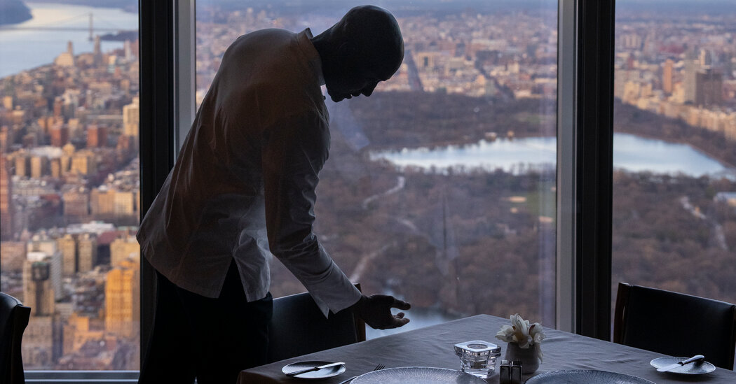 At 10 Cubed, a Restaurant on the 100th Floor, a Chef Toils in Obscurity