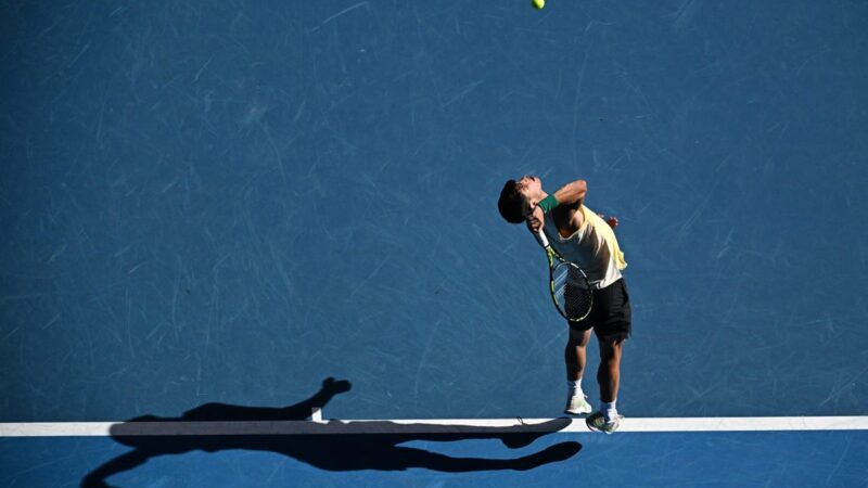 Australian Open storylines: Carlos Alcaraz’s serve motion and late finishes in Melbourne