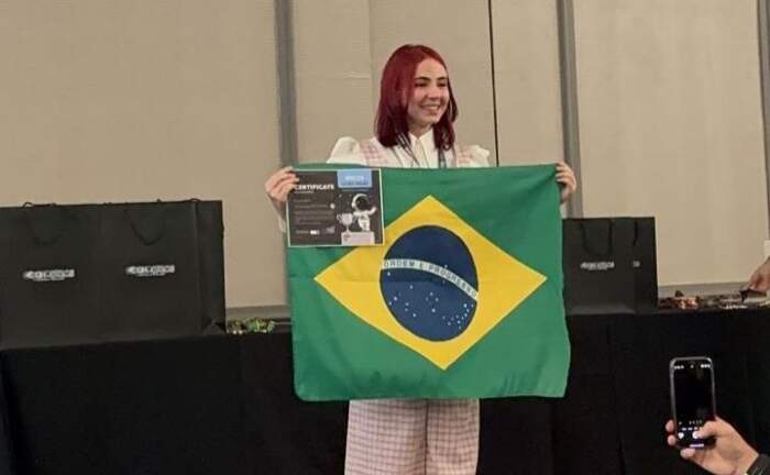 Brasileira estudante do Amazonas conquista medalha na Olimpíada Internacional de Física e Astronomia nos EUA