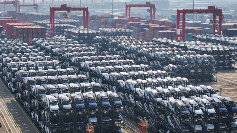 China’s Trade Surplus Reaches a Record of Nearly $1 Trillion