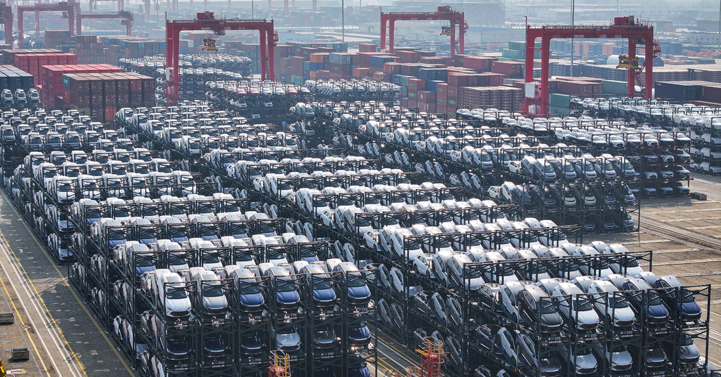 China’s Trade Surplus Reaches a Record of Nearly $1 Trillion