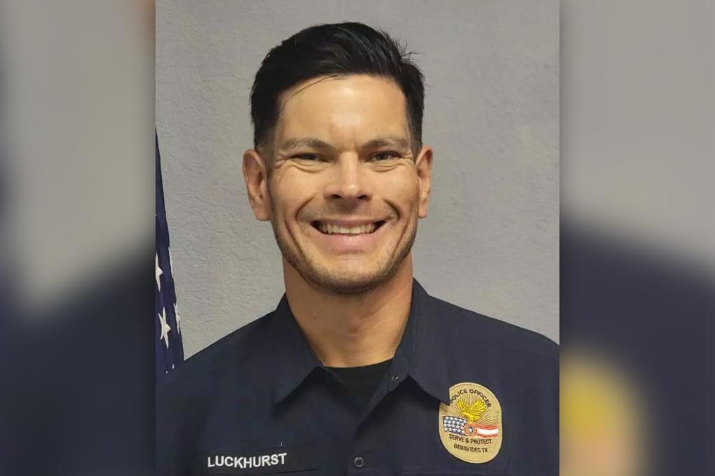 Disgraced Texas cop fired for giving homeless man poop sandwich is back in uniform in new city