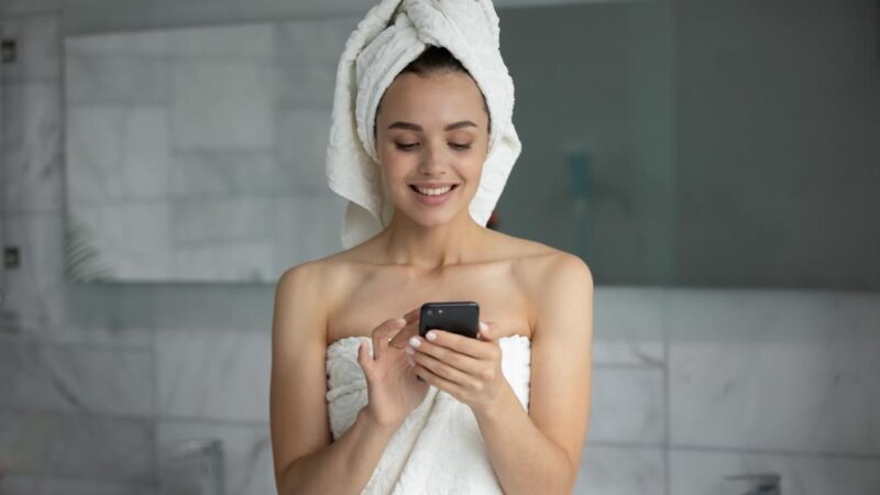 Don’t bring your iPhone to the bathroom when you shower for a very scary reason, influencer warns: ‘A little PSA’