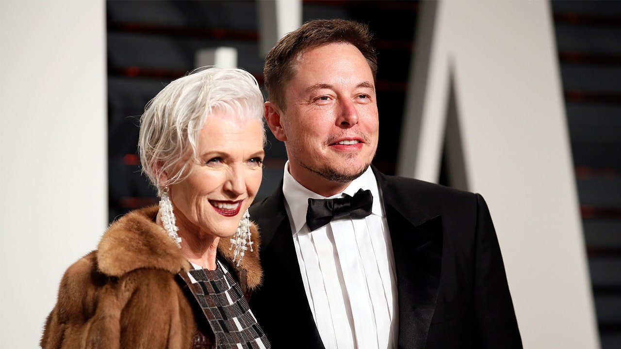 Elon Musk’s mom urges him to sue CNN, others for peddling ‘Nazi salute’ story