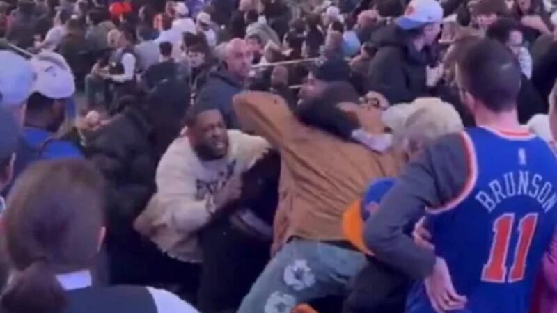 Fans trade punches in wild brawl at Knicks-Raptors game