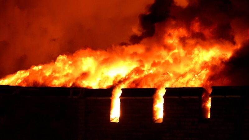 Firefighters battle 5-alarm fire at Bronx apartment complex (Video)