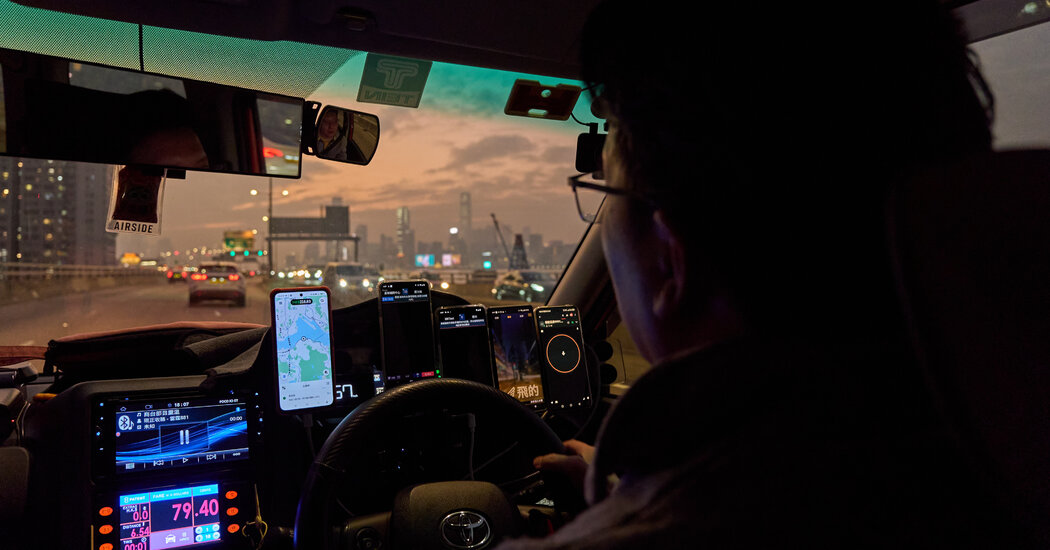 Hong Kong’s Cabbies, Long Scorned and Frustrated, Face the End of an Era