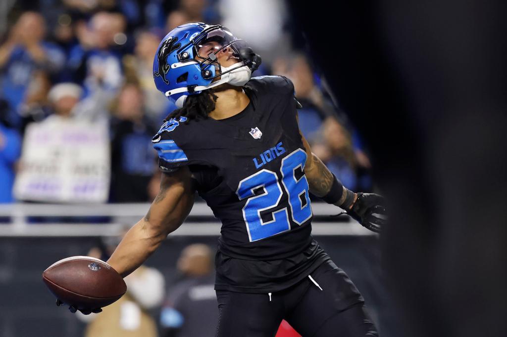 Jahmyr Gibbs powers Lions past Vikings to NFC North title, No. 1 seed