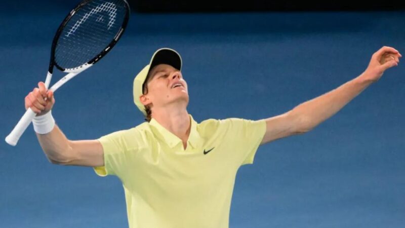 Jannik Sinner rolls past Alexander Zverev to win second straight Australian Open title