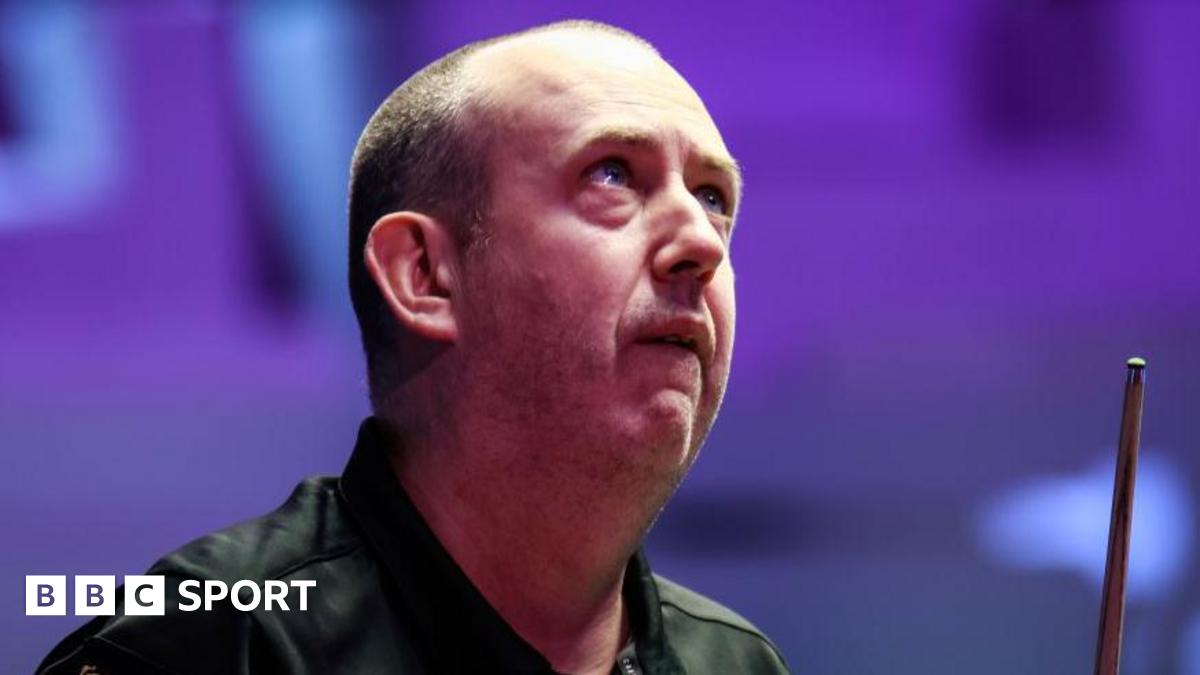 Mark Williams: Former World champion requires oxygen during match