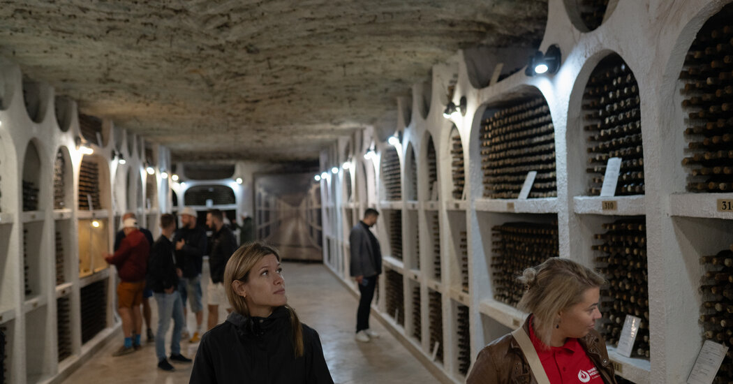 Putin Gets a Snub in the Vast Wine Cellars of a Former Soviet Republic