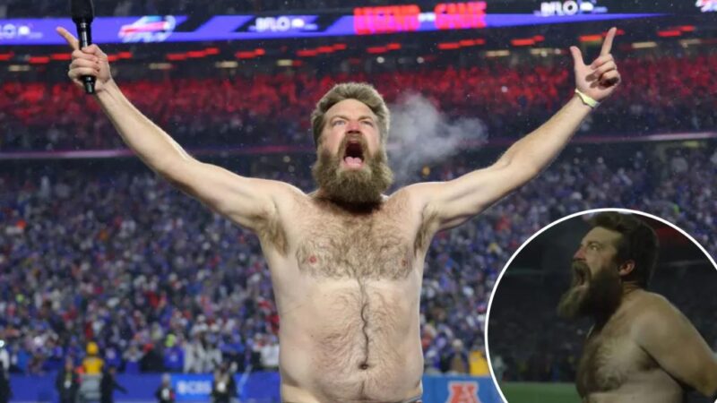 Ryan Fitzpatrick goes shirtless in freezing temps to hype Bills fans