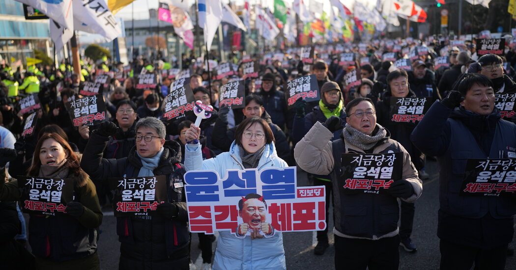 South Korea Fails to Detain Impeached President in Standoff at His Home