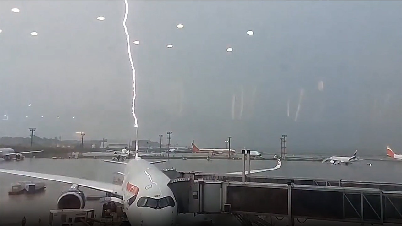 Wild video shows moment passenger plane is hit by lightening