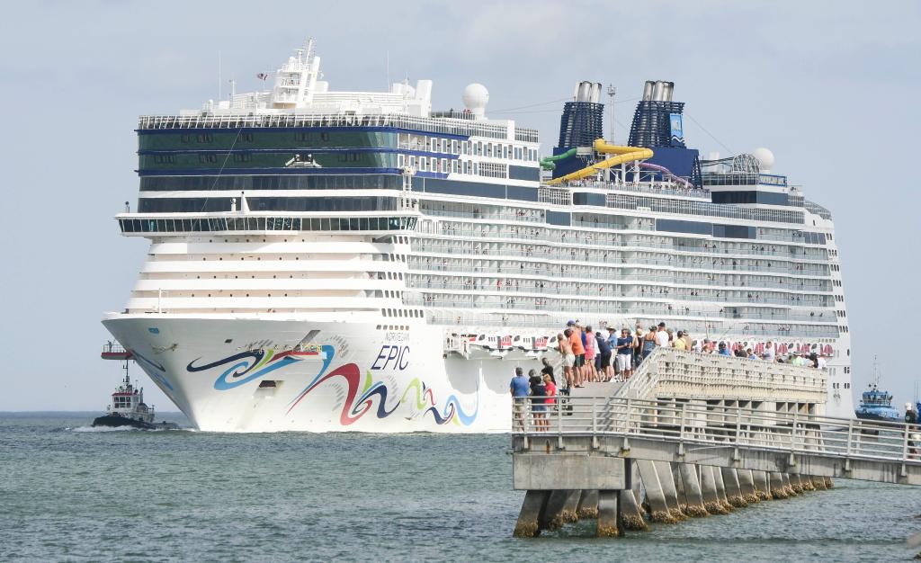 Colorado dad identified as man who jumped off cruise ship in Caribbean