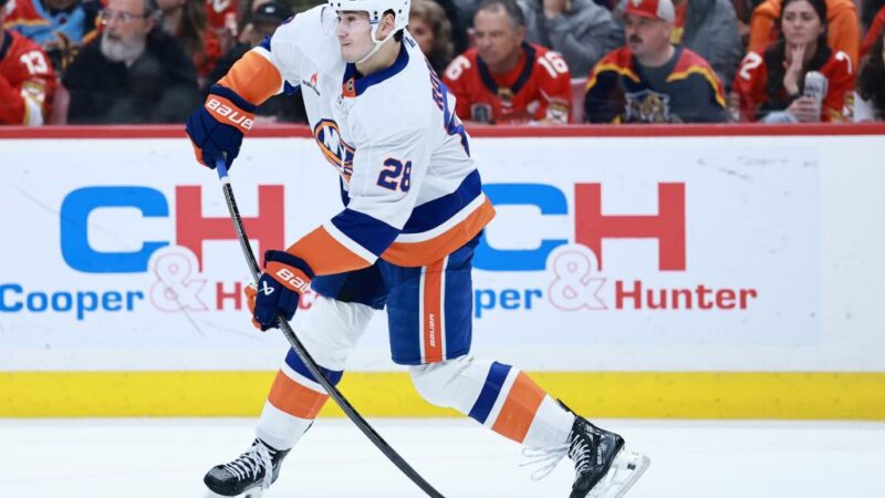 Alexander Romanov’s breakout helping keep Islanders afloat