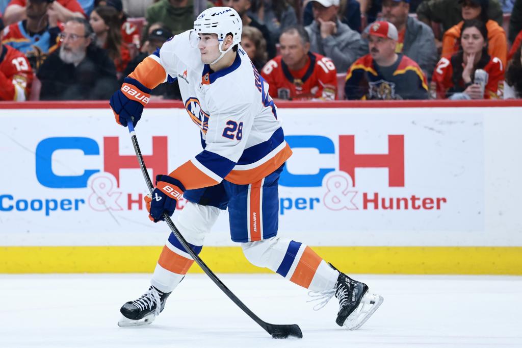 Alexander Romanov’s breakout helping keep Islanders afloat