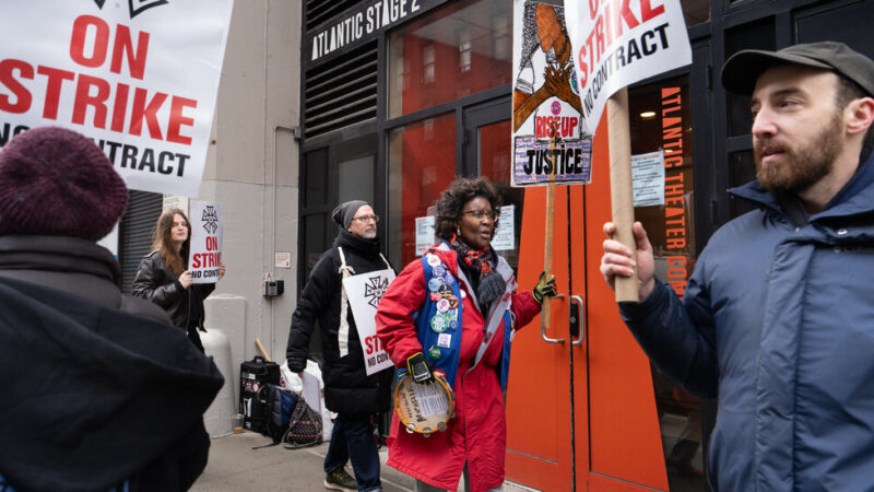 As Off Broadway Crews Unionize, Workers See Hope, Producers Peril