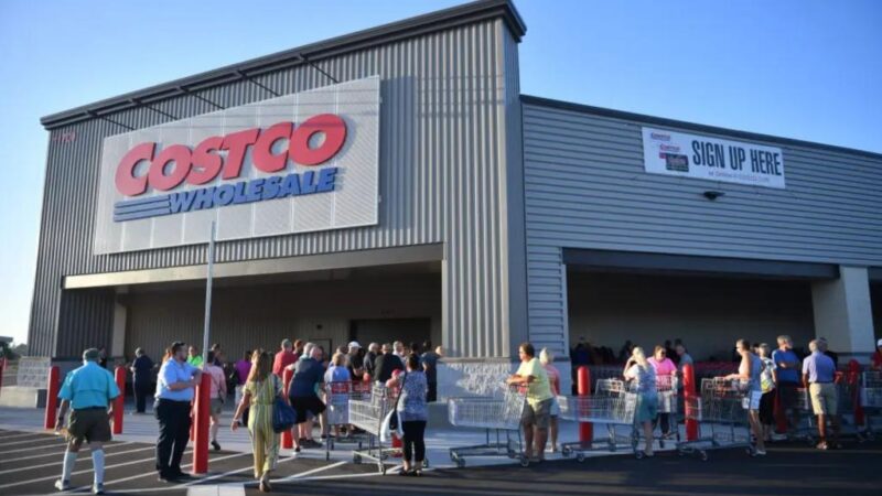 Costco to raise pay to $30 an hour after union workers threaten strike