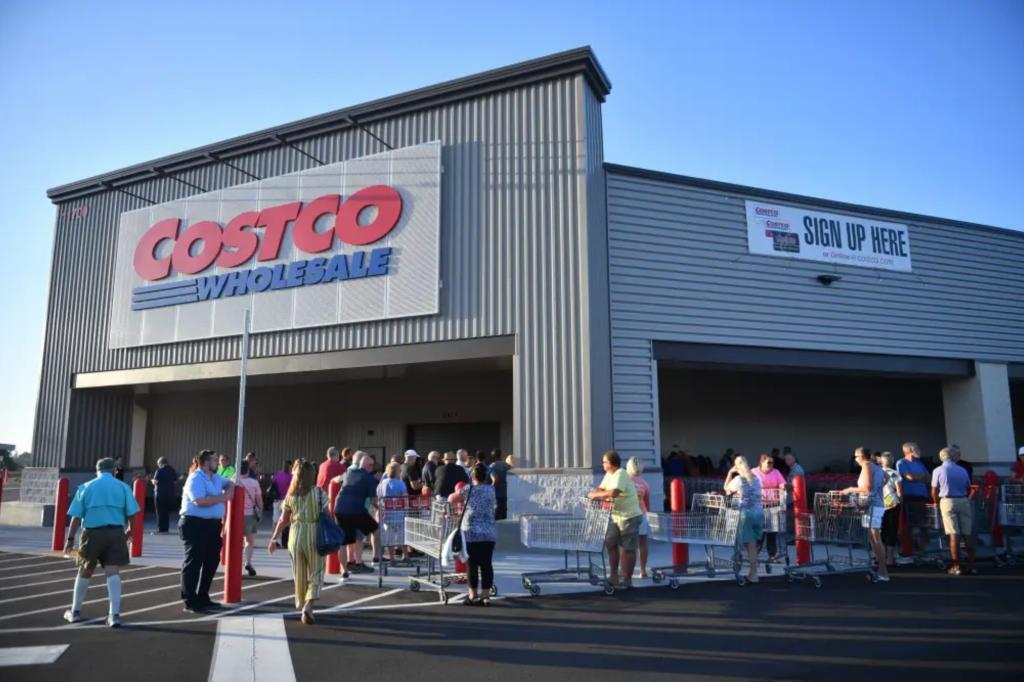 Costco to raise pay to $30 an hour after union workers threaten strike