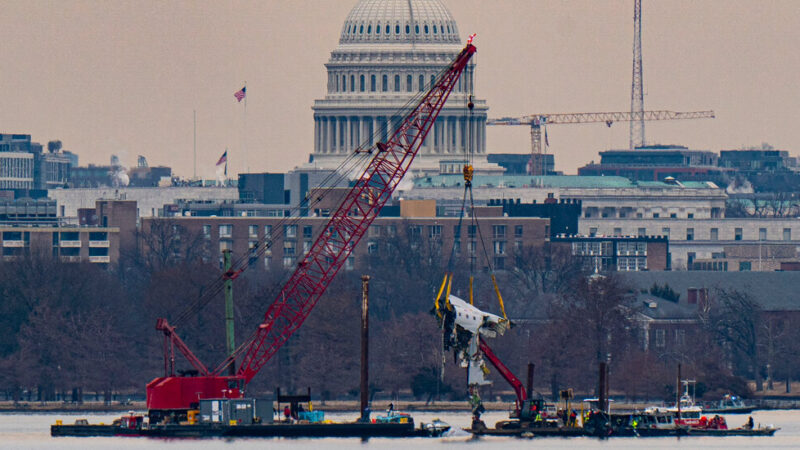 Crews Lift Wreckage From D.C. Plane Crash Out of Potomac